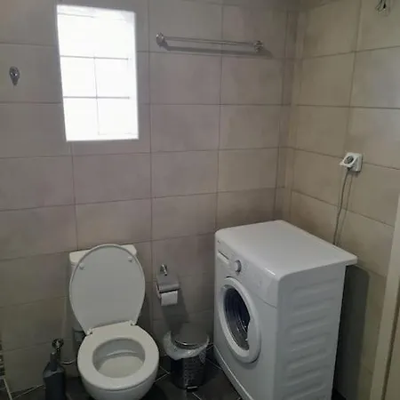 ομορφο νεο στην πολη της ιτεας Daire